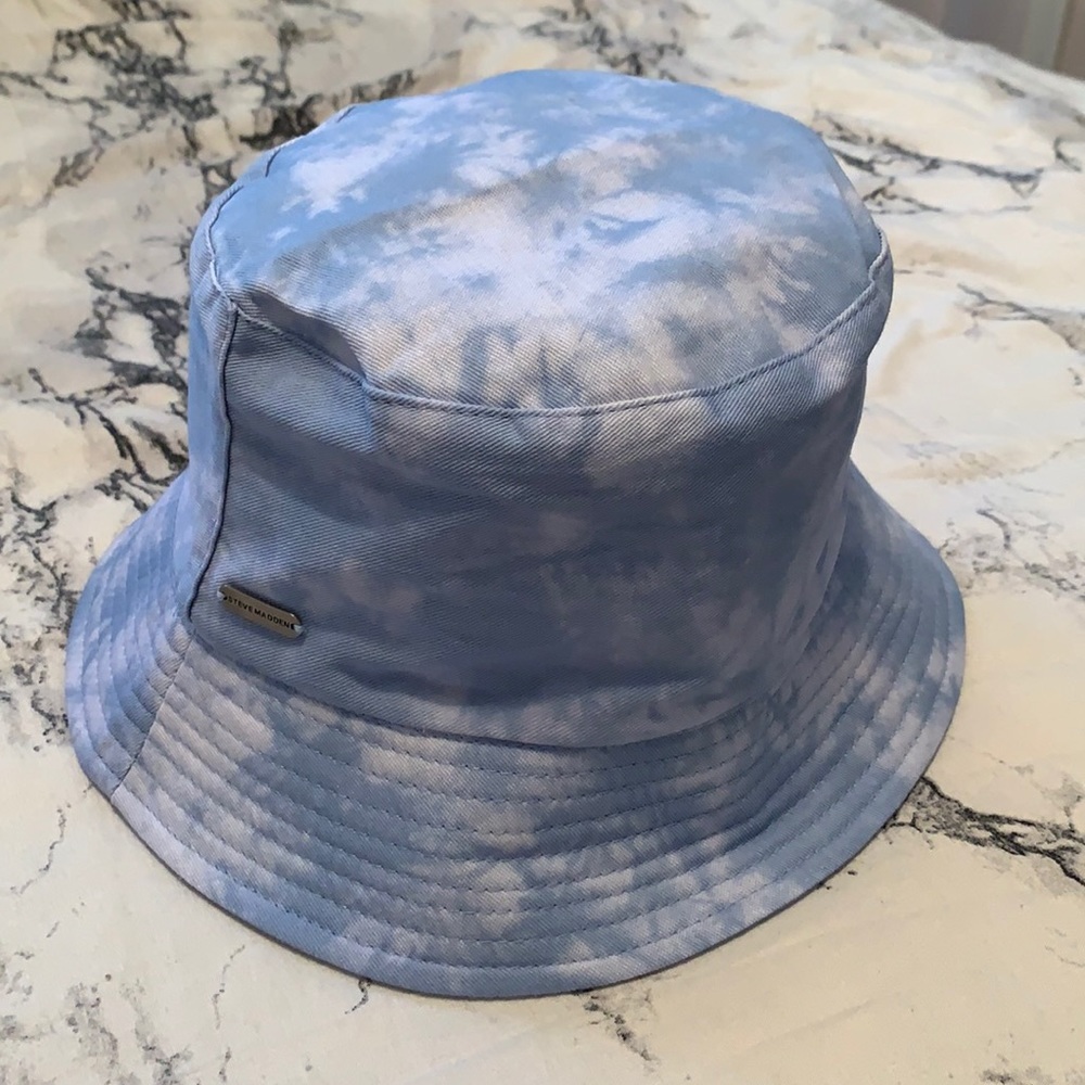 Steve Madden bucket hat